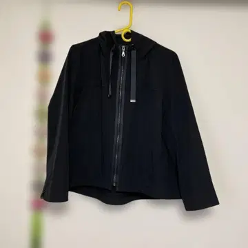 후드 부착 블랙 자켓