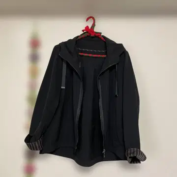 후드 부착 블랙 자켓