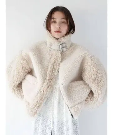 보아 자켓 베이지 앙그리트