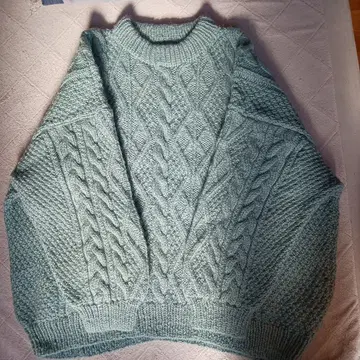 민트 그린 케이블 니트 스웨터