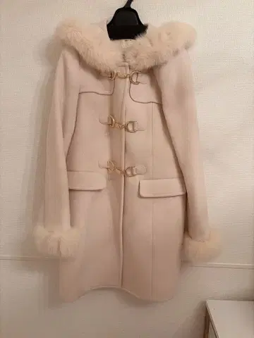 [ 가격 대폭 인하 ] Debut de Fiore 퍼 달린 더플 코트