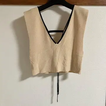 베이지 V넥 니트 뷔스티에