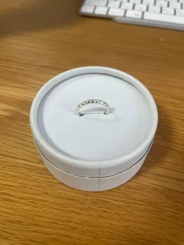 UNKNOUN. U5118 'STUDS o' RING 17호