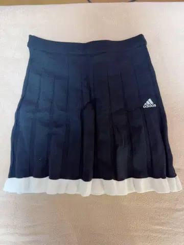 adidas 플리츠 스커트 블랙/화이트