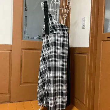 아우라 아이라 원숄더 비대칭 블랙 체크 무늬 롱 스커트