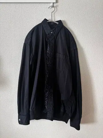 sacai 프릴 장식 블랙 긴팔 셔츠