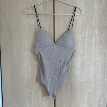 리브 편직 베이지 바디수트 마츠다 미라이