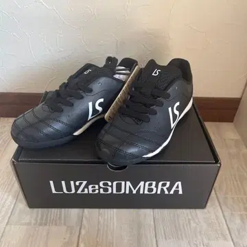 Luz e Sombra 루스이슨 브라 풋살화 18cm