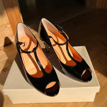 블랙 오픈토 하이힐 펌프스