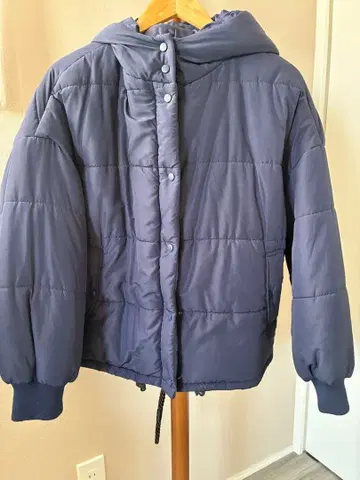 새상품급 네이비 후드 부착 다운 자켓