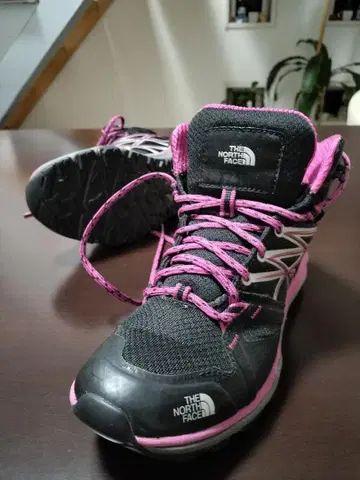 [ 미사용 새상품 ] THE NORTH FACE 트레킹 슈즈 US8