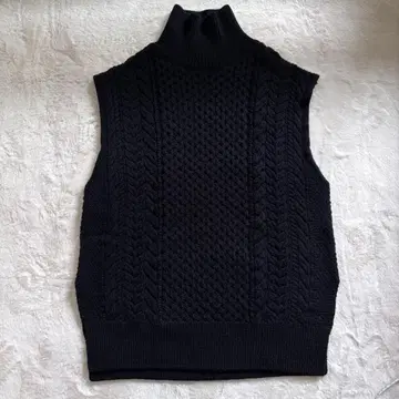 이레브 (YLEVE) 울 100% 케이블 니트 베스트