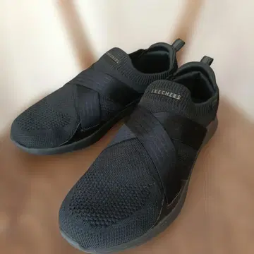 새상품급 스케쳐스 초경량 스니커즈 24cm