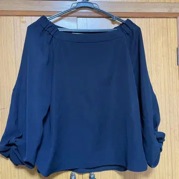 Spick&Span 네이비 오프숄더 셔츠와 팬츠 세트