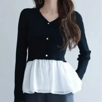 SAISON DE PAPILLON 페플럼 밑단 도킹 니트 풀오버