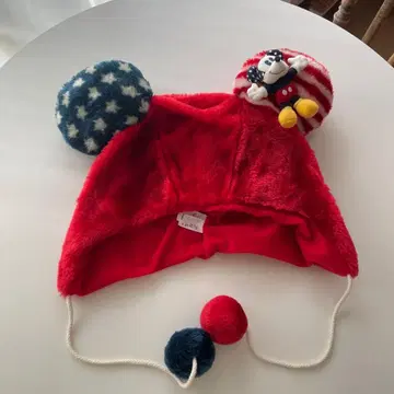 미키마우스 귀 달린 빨간 모자