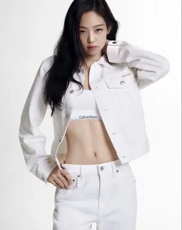 Calvin Klein 제니 착용 화이트 데님 셋업