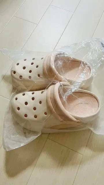 베이지 클로그 샌들 미사용