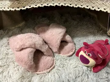 핑크 퍼 크로스 스트랩 샌들