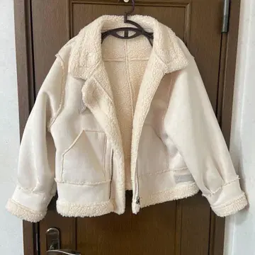 merry jenny 무스탕 코트 크림색