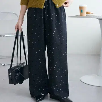 Discoat 드레이프감 이지 팬츠 블랙 계열 도트 M 사이즈