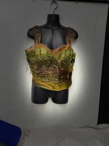 새상품급 핸드메이드 비즈 자수 그린 계열 스트랩 뷔스티에 1점 한정