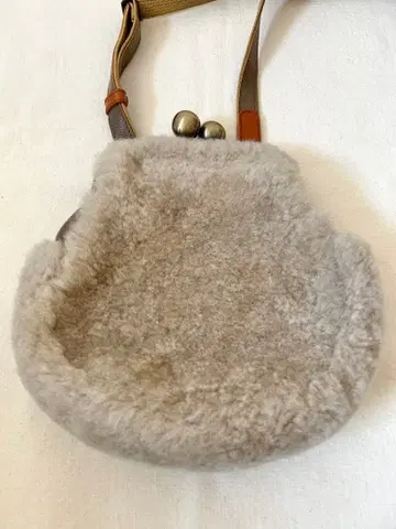 BROOM 보아 가죽 가마구치 숄더백 미사용품