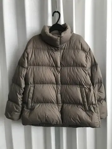 유니클로 울트라 라이트 다운 코쿤 자켓 M