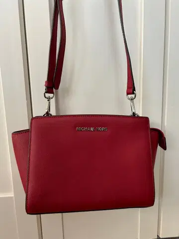 MICHAEL KORS 레드 숄더백