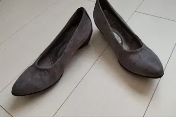 [ 새상품급 ] fitfit 그레이 컴포트 바이컬러 로우힐 펌프스