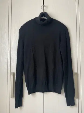 유니클로 캐시미어 터틀넥 스웨터 S