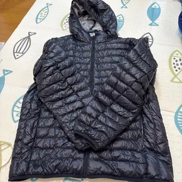 블랙 후드 부착 다운 자켓