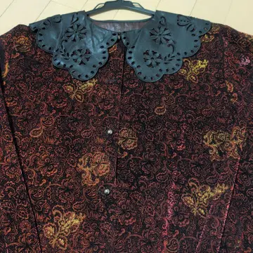 로이스크레용 블라우스