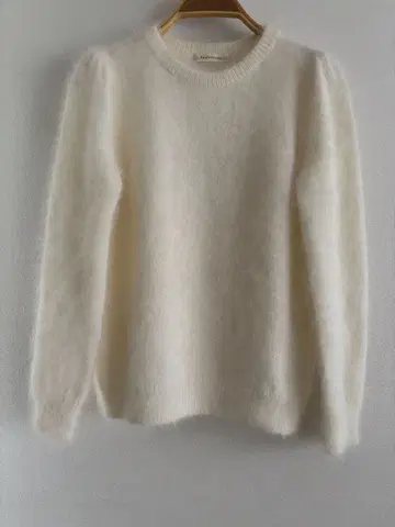 Perle Peche 모헤어 페렛 혼방 아이보리 화이트 니트