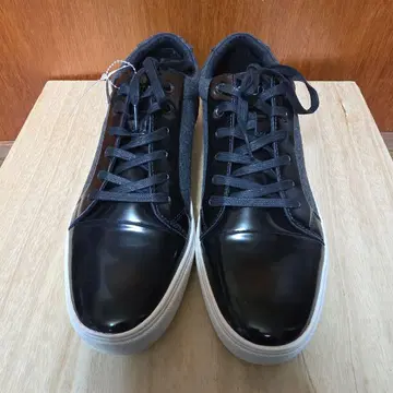 미사용 GUESS 스니커즈 26.5cm