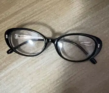 블랙 캣아이 안경