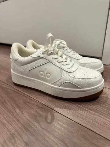 alo 화이트 스니커즈 (착용 횟수 1회)