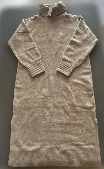 UNIQLO 수플레얀 터틀넥 니트 원피스 베이지