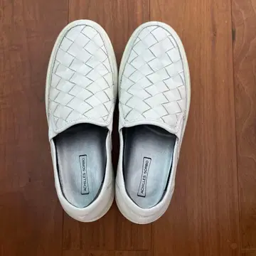 아킬레스 화이트 슬립온 뜨개질 디자인