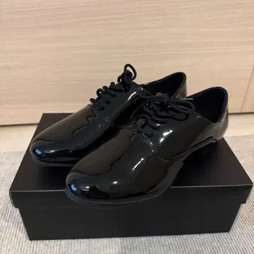 블랙 에나멜 레이스업 슈즈