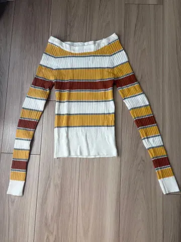 오프숄더 스트라이프 니트