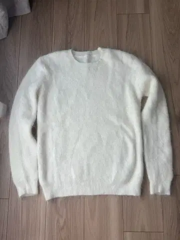 아이보리 긴팔 니트 스웨터