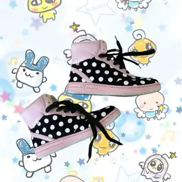 물방울 패턴의 하이컷 스니커즈