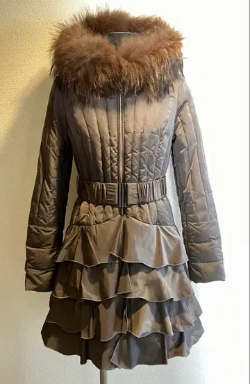 프릴 달린 브라운 다운 자켓