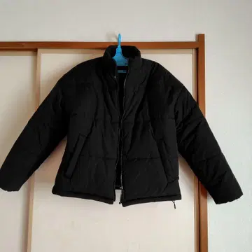 SENSE OF PLACE 블랙 숏 기장 다운 자켓 M 사이즈 새상품급