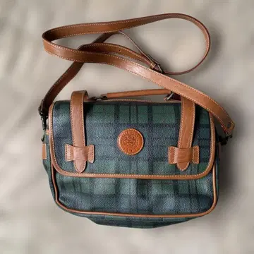 그린 계열 체크 무늬 숄더백