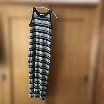 LAGUA GEM 슬리브리스 롱 원피스