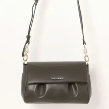 찰스&키이스 Calla 칼라 프론트 플랩 체인 핸들 백