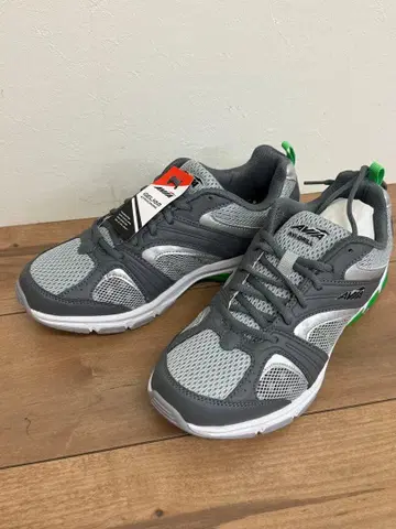 미사용 새상품 AVIA 트레이닝 슈즈 스니커즈 26.5cm