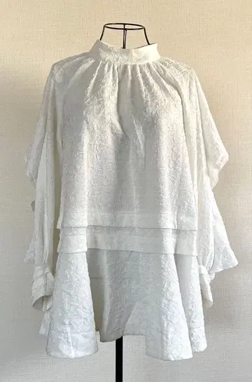 [ SNIDEL ] 프릴 화이트 셔츠